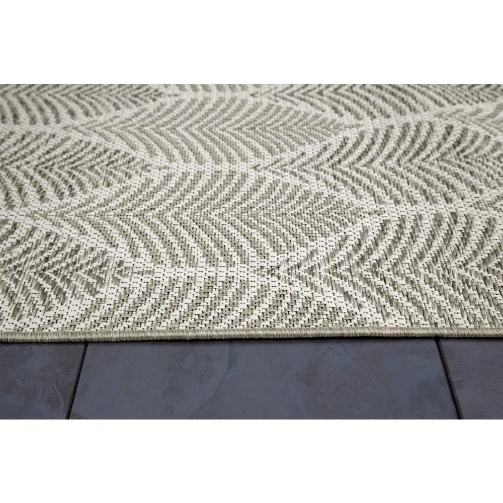 Coastal Foliage White, Sand Indoor/ Outdoor Polypropylene Area Rug, 7'10 x 10'