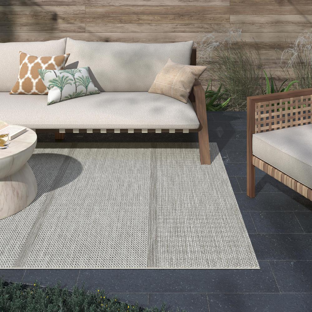 Coastal Striped Sands Beige Indoor/ Outdoor Polypropylene Area Rug, 5'3" x 7'6"