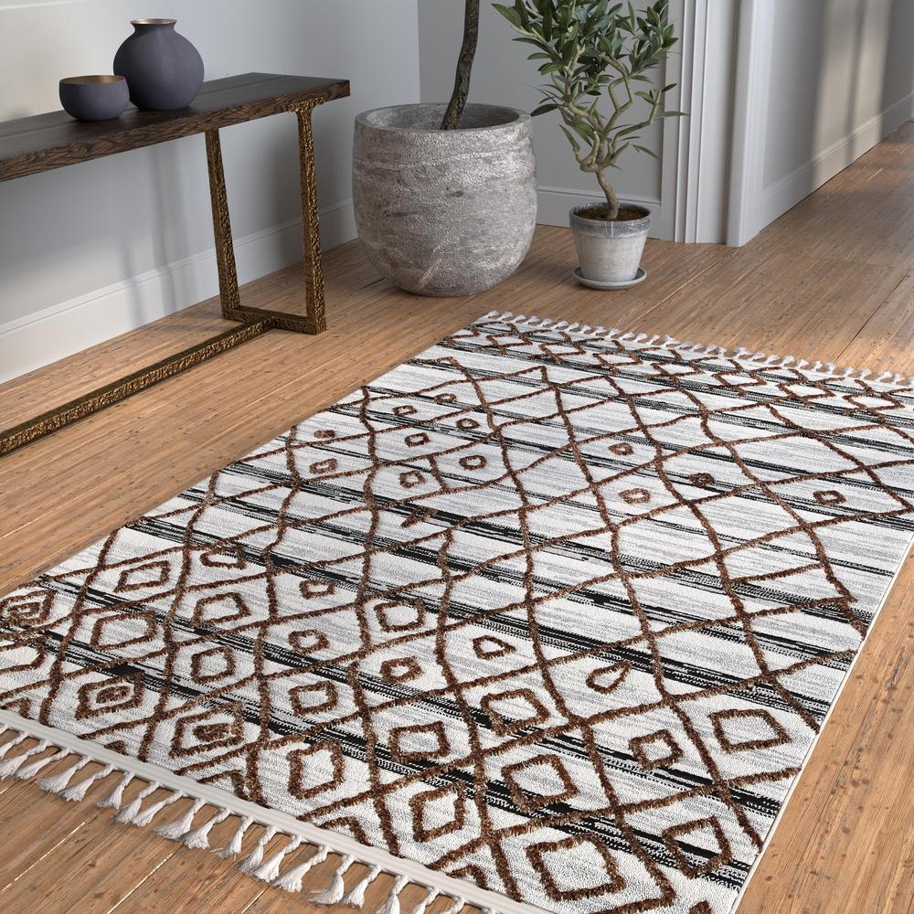 Canyon Directions White and Black Polyester Rug, 7'10" x 10'1"