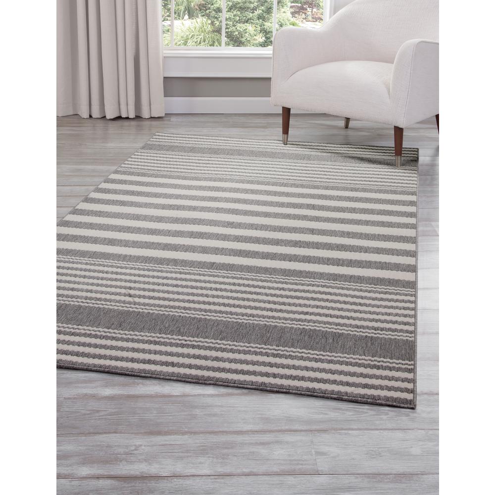Marina Hampton White and Gray Polypropylene Indoor/ Outdoor Area Rug, 7'10 x 10'