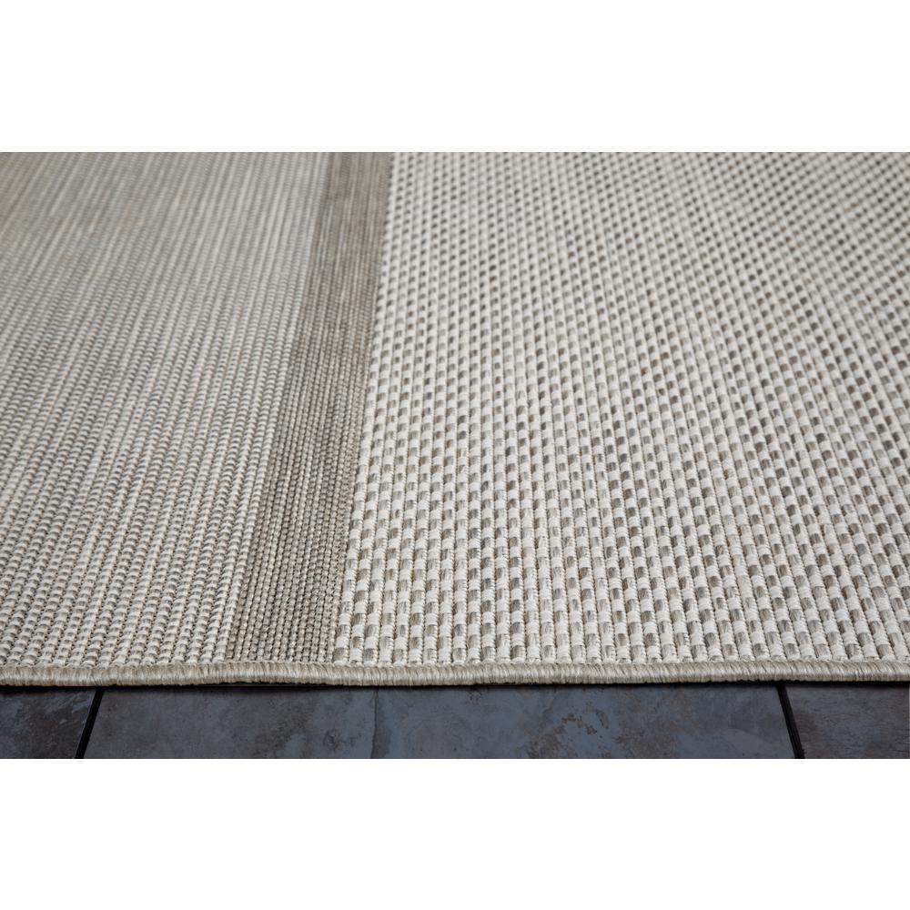 Coastal Striped Sands Beige Indoor/ Outdoor Polypropylene Area Rug, 5'3" x 7'6"