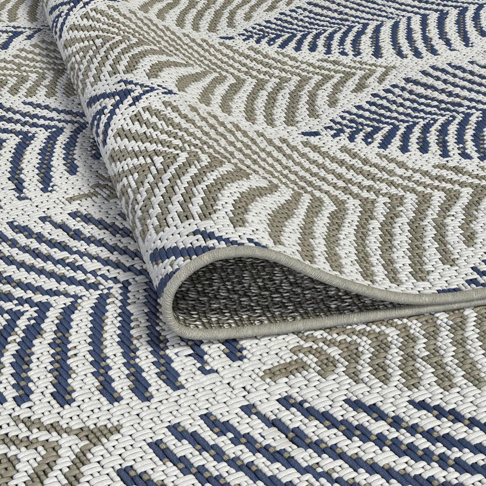 Coastal Foliage Blue, Beige Indoor/ Outdoor Polypropylene Area Rug, 5'3" x 7'6"