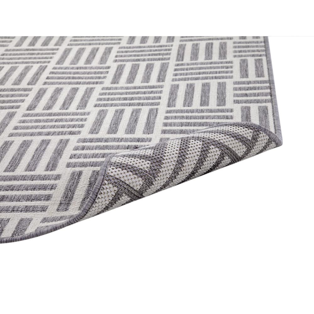Marina Nantucket White and Gray Polypropylene Indoor/ Outdoor Area Rug, 5'3" x 7'6"