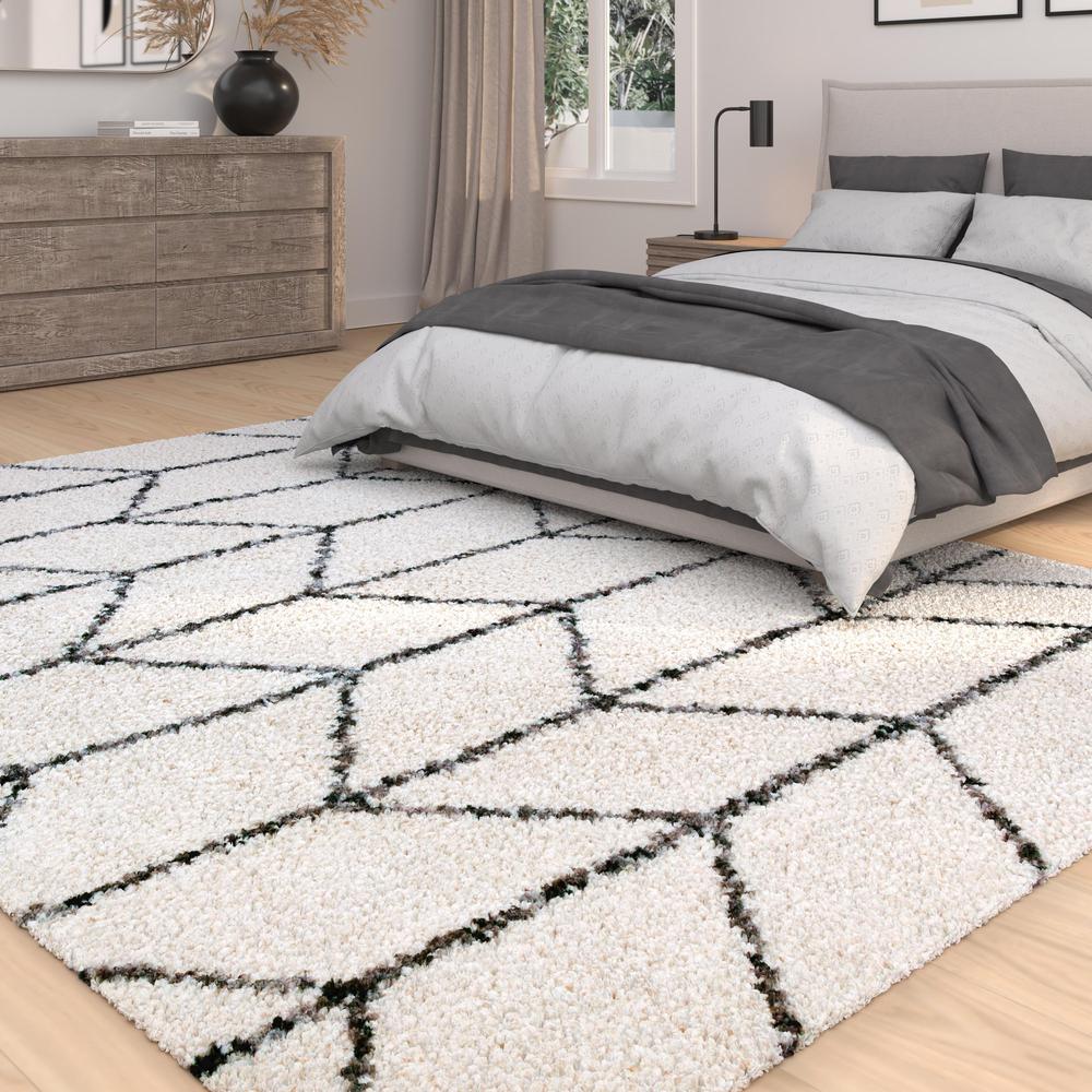 Oasis Cosima White and Dark Gray Polyester Area Rug, 5'3 x 7'6"