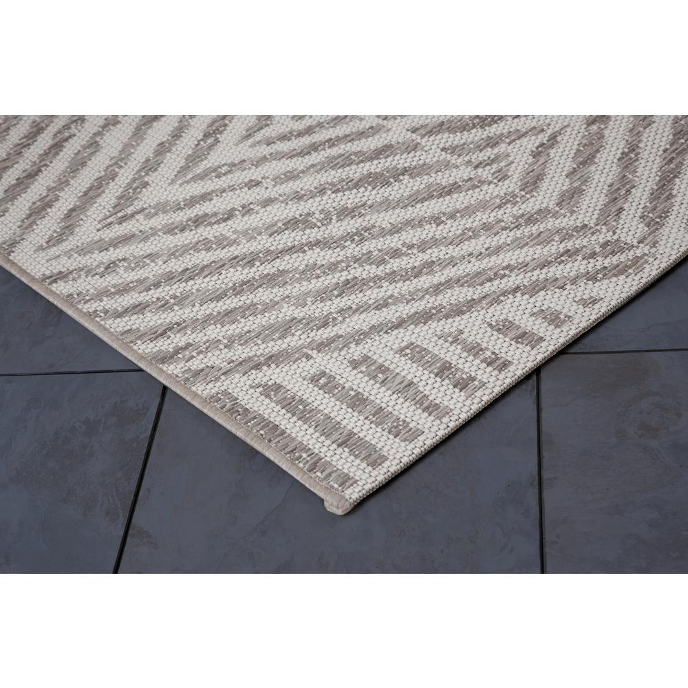 Coastal Pyramids Stone Indoor/ Outdoor Polypropylene Area Rug, 5'3" x 7'6"