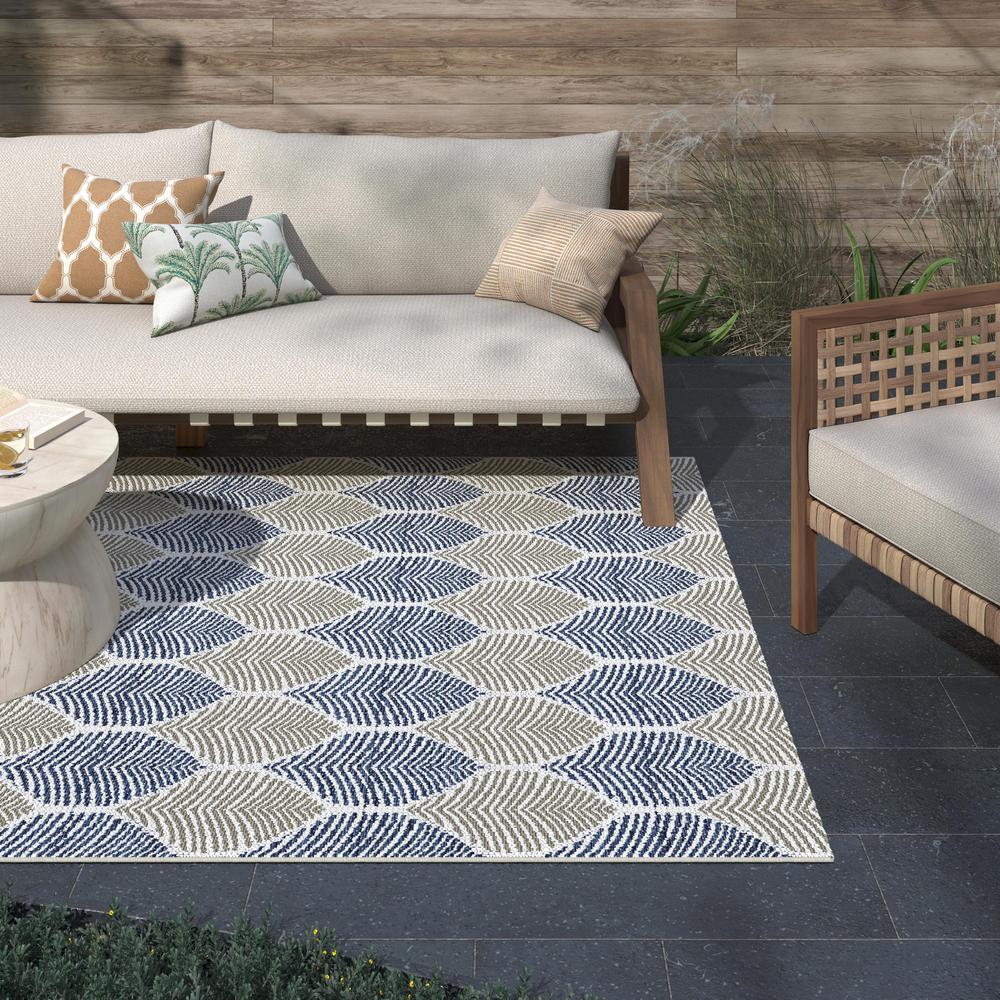 Coastal Foliage Blue, Beige Indoor/ Outdoor Polypropylene Area Rug, 5'3" x 7'6"